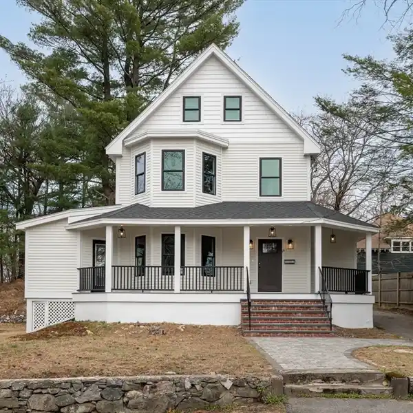 STUNNINGLY RENOVATED COLONIAL HOME