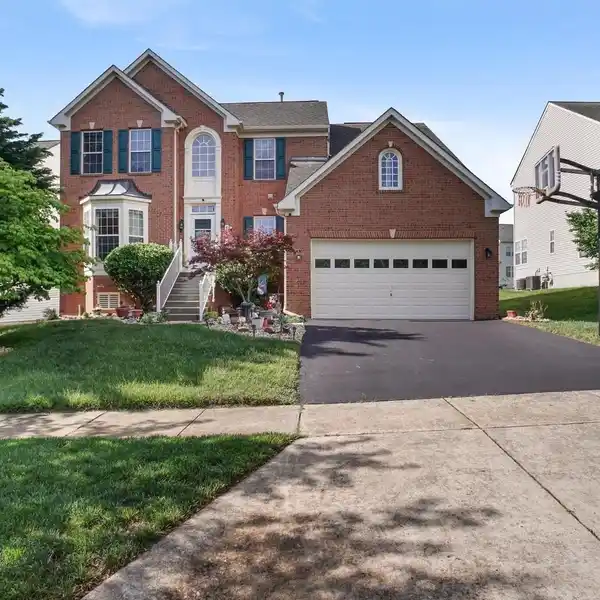 BEAUTIFUL UPGRADED HOME NEAR COMMUNITY CENTER