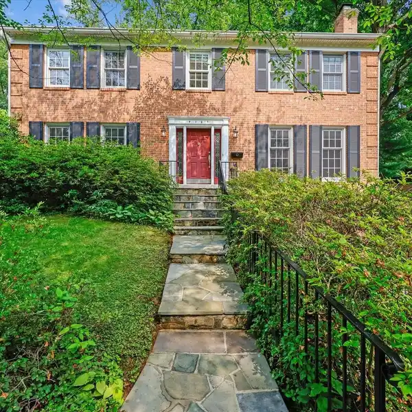 CHARMING COLONIAL IN POPULAR WYNGATE