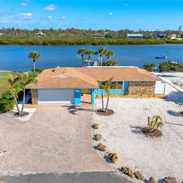 COASTAL CHARM WITH MODERN CONVENIENCE