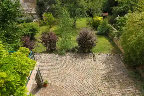 Spacious Home Overlooking Garden