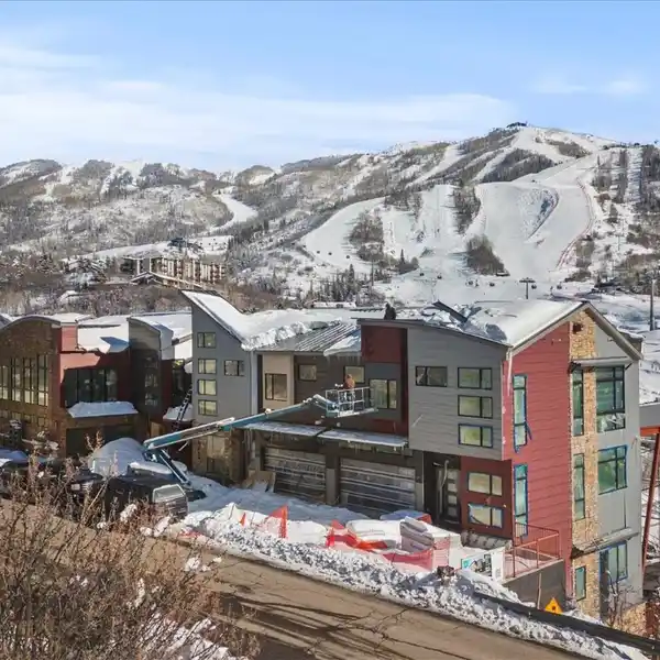 CRAWFORD SQUARE'S PREMIER MOUNTAIN RESIDENCES