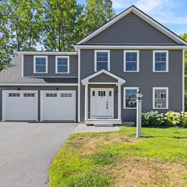 SINGLE-FAMILY AMENITIES WITH CONDO CONVENIENCES