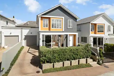 Modern Freehold Home Steps from Murrays Bay Beach