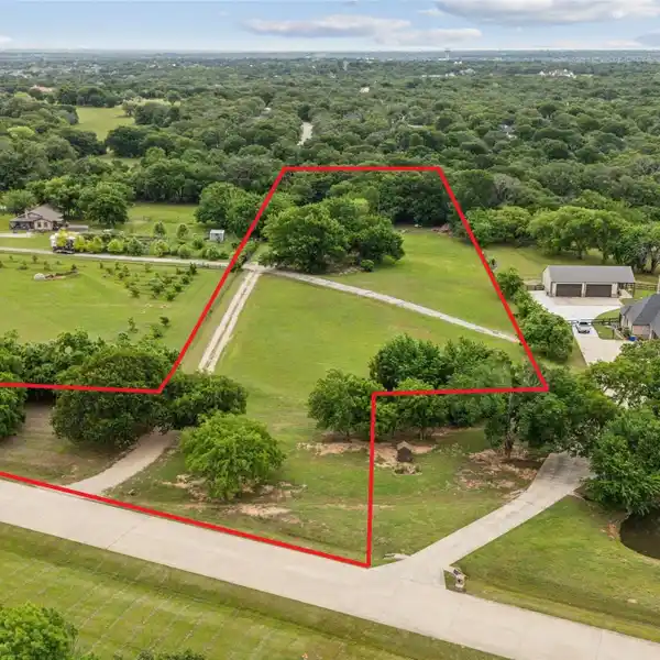 3.4 ACRES IN AN AMAZING LOCATION
