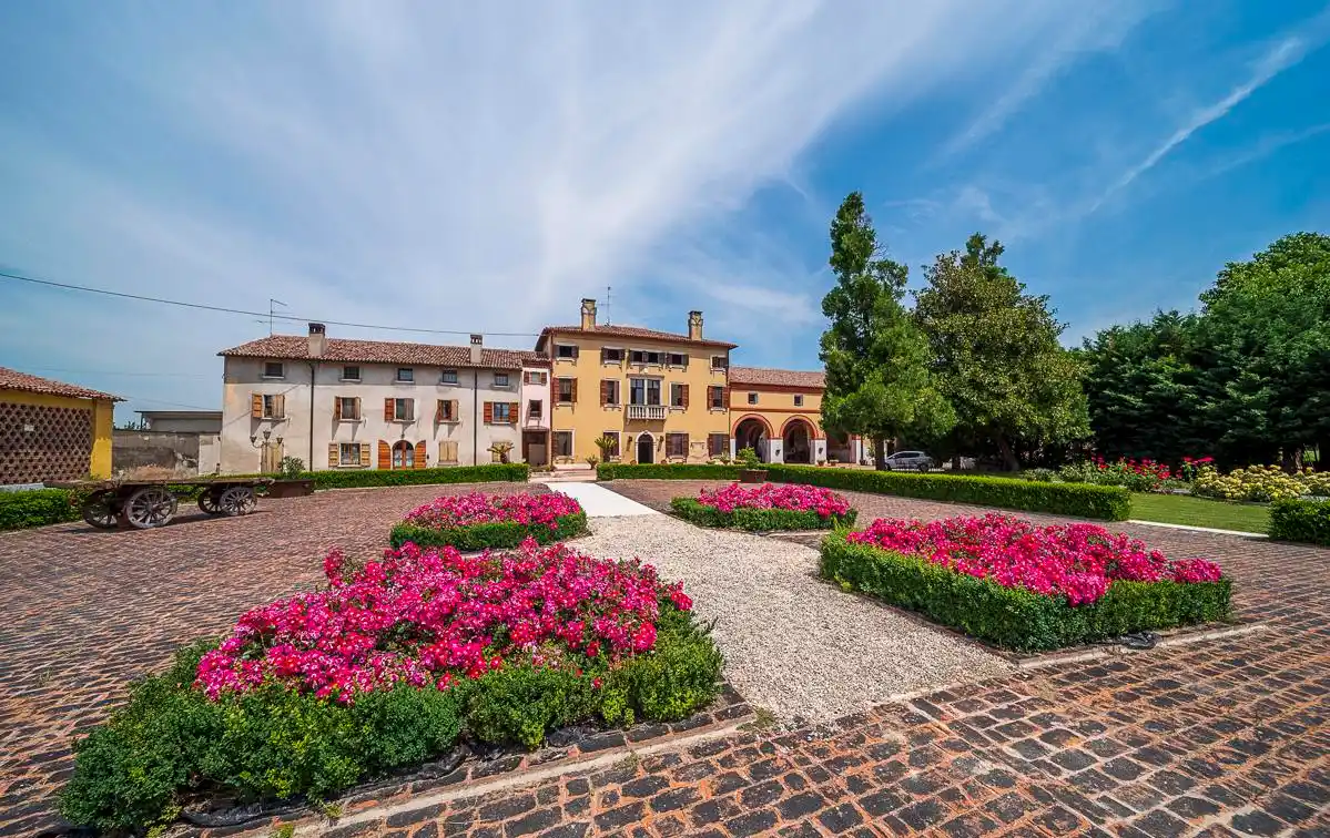 Historic 1460 Villa with Frescoes in Sorgà, Verona