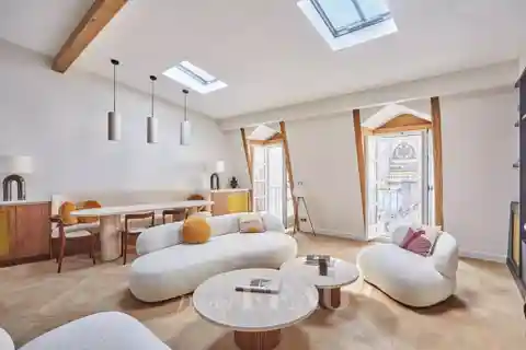 Magnificent Top-floor Apartment