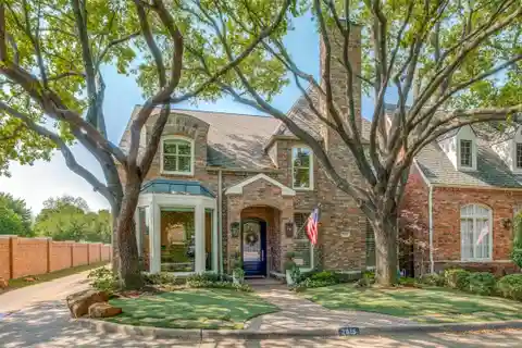 Fully Remodeled Traditional Home in Exclusive Caruth Court