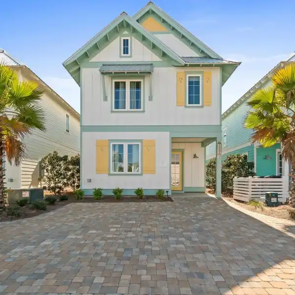 SPLENDID BEACH HOUSE