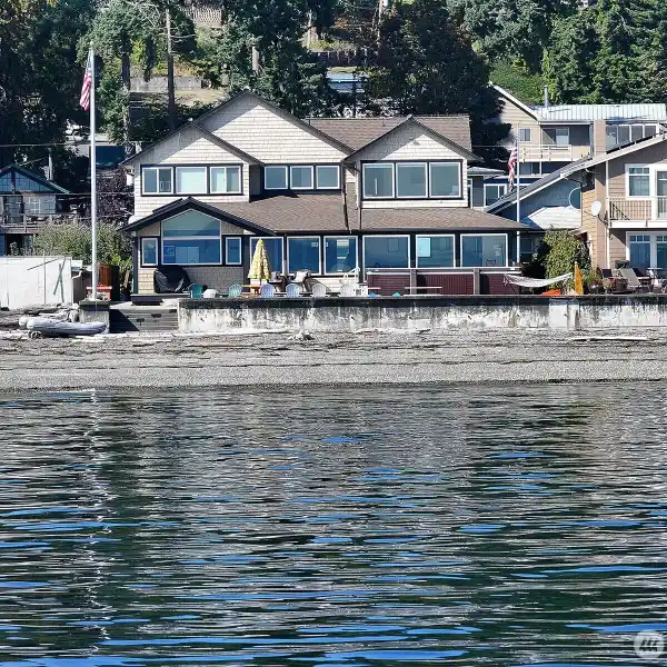 IMMACULATE WATERFRONT LIVING IN CLINTON