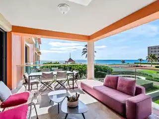 Exquisite Residence at Breakers Row