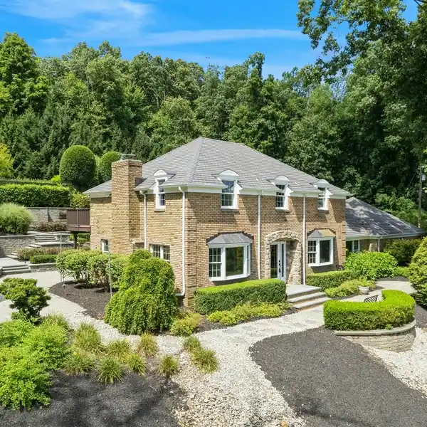ELEGANT COLONIAL ON 5 ACRES WITH POOL
