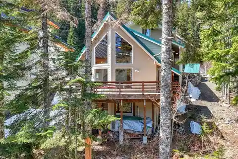 Rare Gem at the Top of Hyak Estates