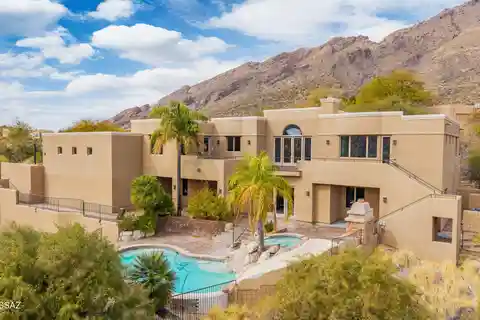 Spacious Six Bedroom Estate on 1.3 Acres