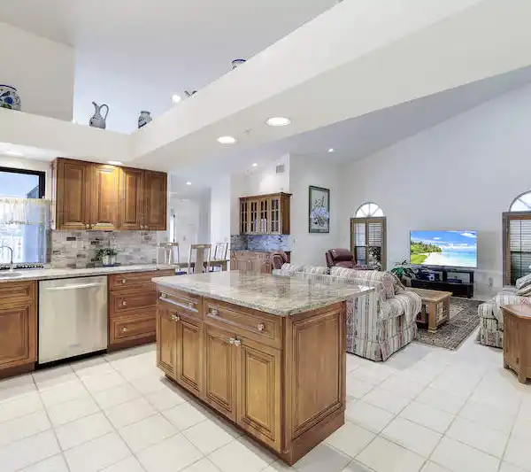 REMARKABLE POOL HOME WITH DIRECT GULF ACCESS