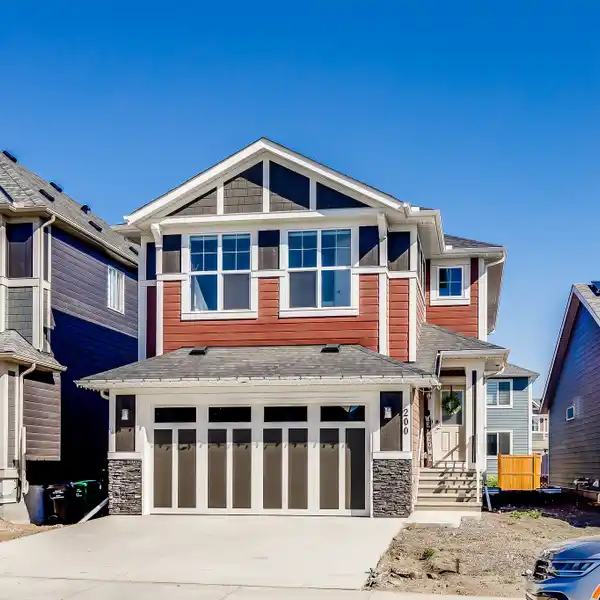 MODERN FAMILY HOME WITH SPACIOUS BONUS ROOM