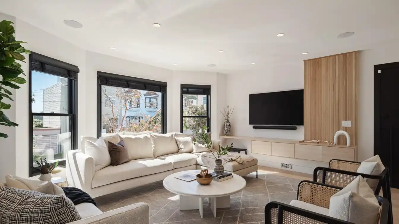 Versatile Property with Main Residence and Additional Dwelling Unit