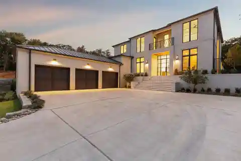 Exquisite Heritage Home in the Knolls in Westlake