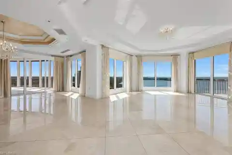 Gorgeous Residence in Azure