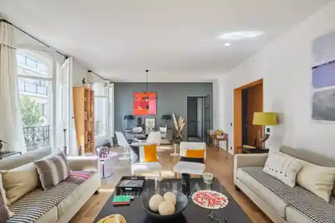 Bright and Peaceful Dual-Aspect Apartment