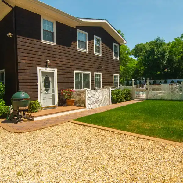 EXCLUSIVE EAST HAMPTON ESCAPE WITH LUXE AMENITIES