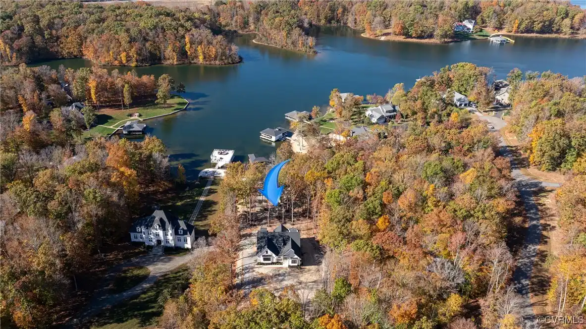 Luxury Lake Anna Retreat with Boathouse