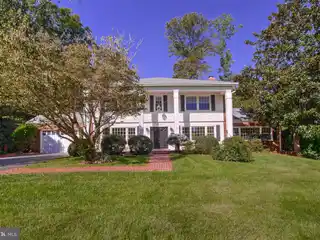 Delightful Colonial Home in the Villamay Neighborhood