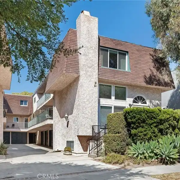 AMAZING TOWNHOME NEAR ALL AMENITIES