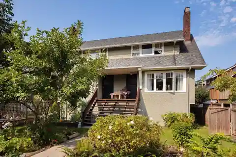 Side-by-side Duplex Located in Prime Kits Point
