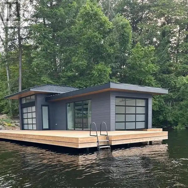 DREAM RETREAT ON ICONIC LAKE ROSSEAU