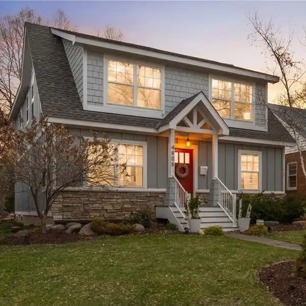 ADORABLE HOME IN THE HEART OF FULTON
