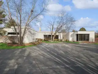 Spectacular Modern Home in a Breathtaking Natural Setting