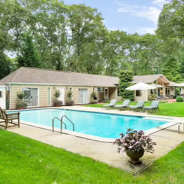 ELEGANT LIVING IN EAST HAMPTON