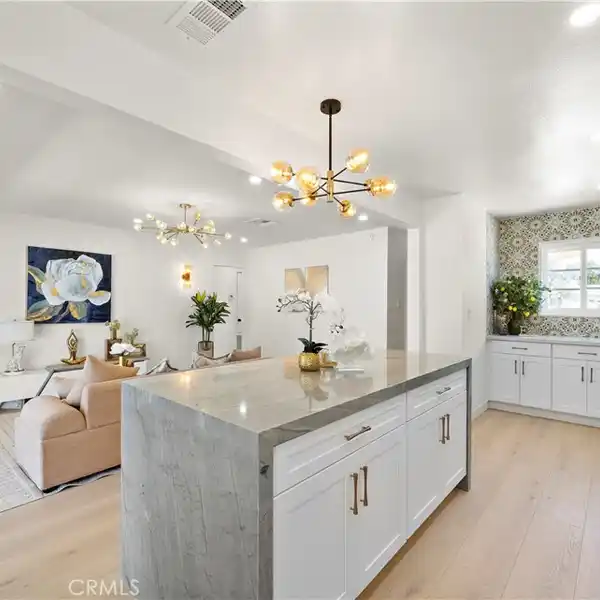 GORGEOUS SINGLE-STORY HOME