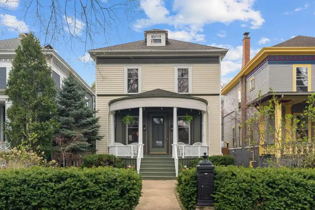 Victorian Charm Meets Modern Luxury in Ne Evanston