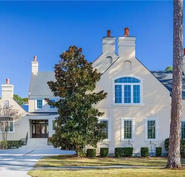 EXPANSIVE ENTERTAINER'S DREAM HOME