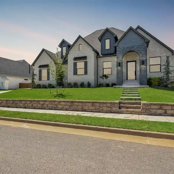 WELL APPOINTED HOME IN TWIN BRIDGES