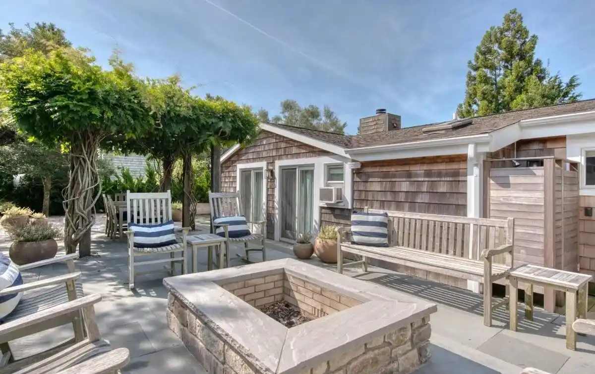 Exquisite Amagansett Dunes Cottage