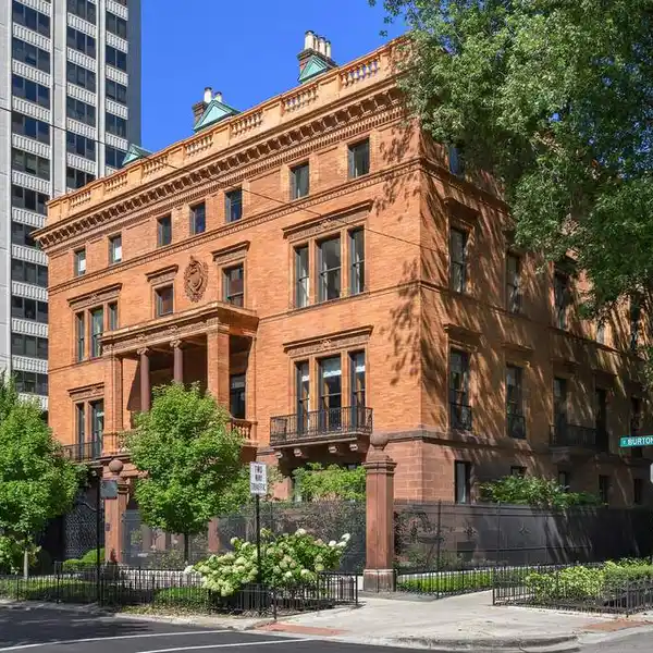 CLASS AND LUXURY IN THE HISTORIC PATTERSON-MCCORMICK MANSION