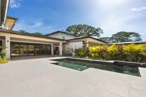 Casa 69 – a Stylish Retreat in Tamarindo Park