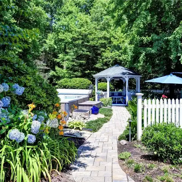 ONE FLOOR LIVING AT ITS FINEST