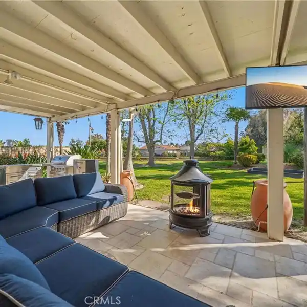 BEAUTIFUL HOME IN ANAHEIM HILLS ESTATES