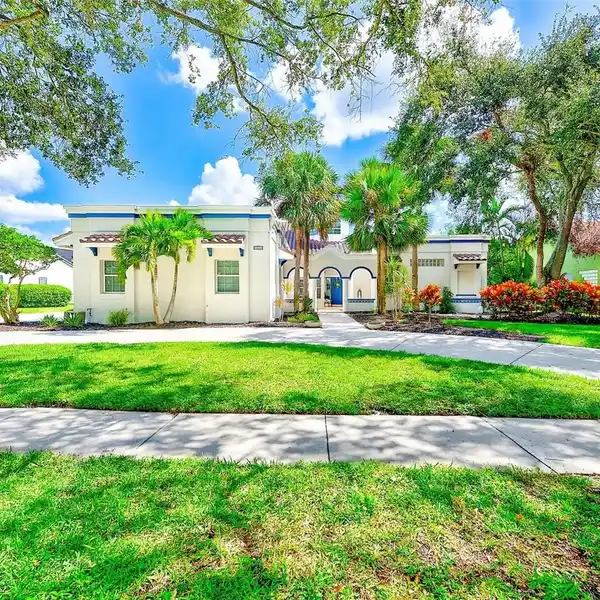 LAKEFRONT ELEGANCE WITH POOLSIDE ENTERTAINING SPACE