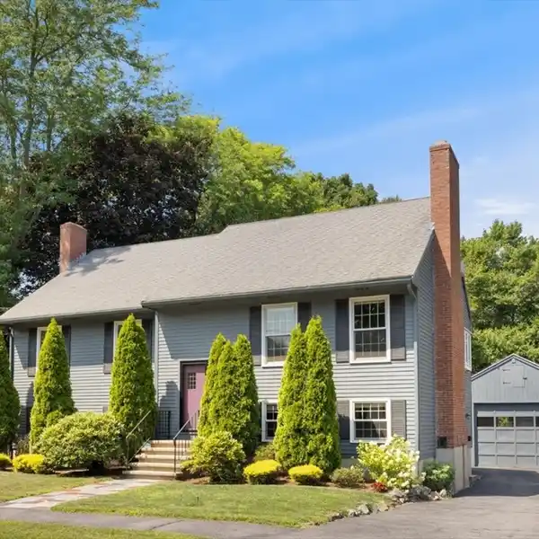 CUSTOM CONTEMPORARY ON A SOUGHT-AFTER STREET