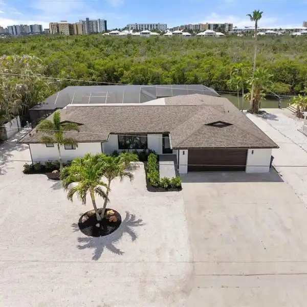 MODERN GULF-FRONT LIVING WITH SPACIOUS LANAI