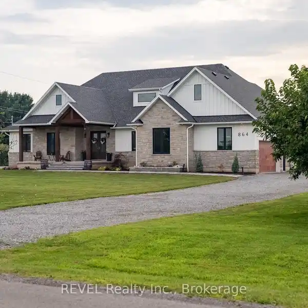 LUXURY STONE BUNGALOW SURROUNDED BY SCENIC VINEYARDS
