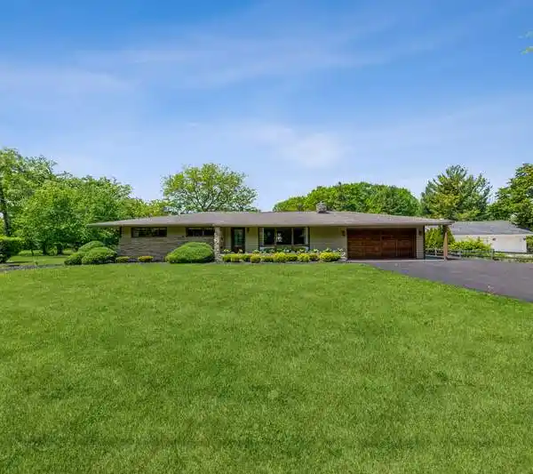 3.5-ACRE KENNEDY-STYLE COMPOUND NEAR METRA