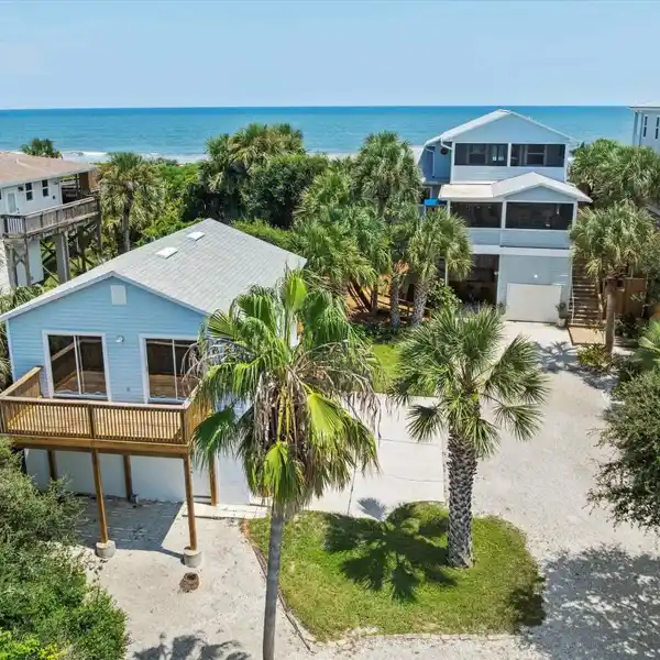 QUINTESSENTIAL BEACH HOUSE AT CRESCENT BEACH