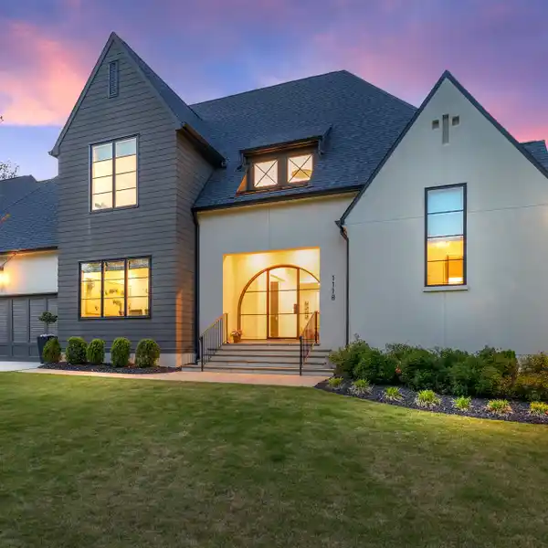 STUNNING CUSTOM BUILT HOME IN THE STRAWBERRY HILL COMMUNITY
