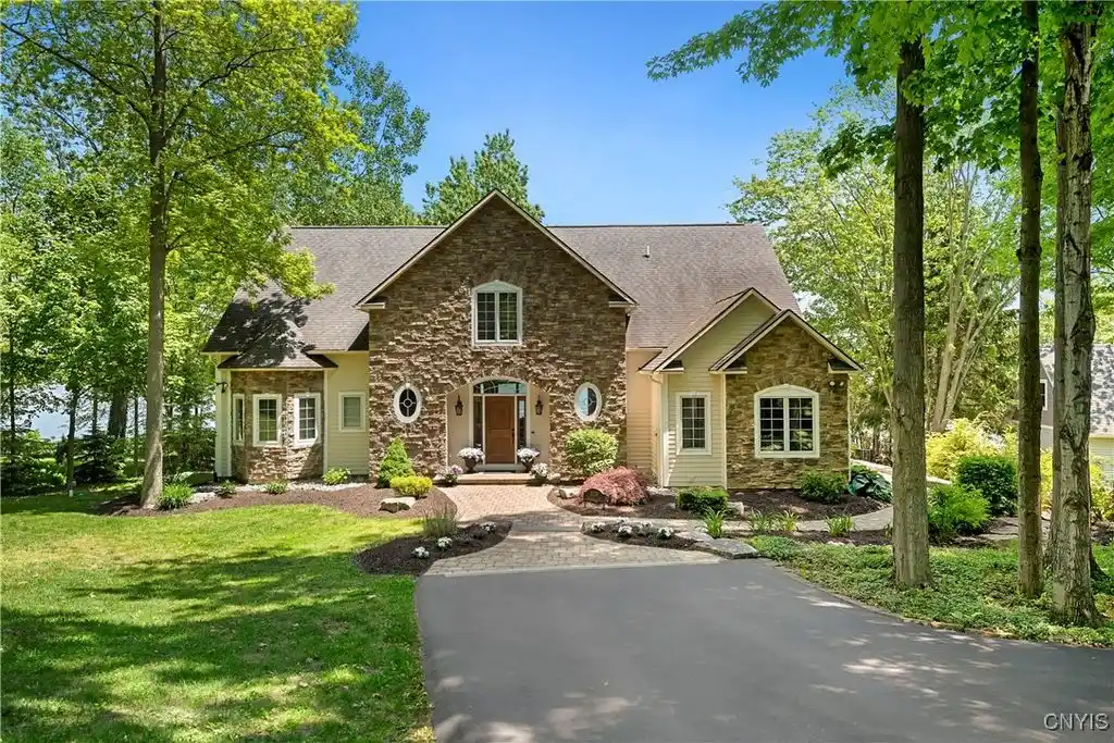 Exceptional Luxury Lakefront Property